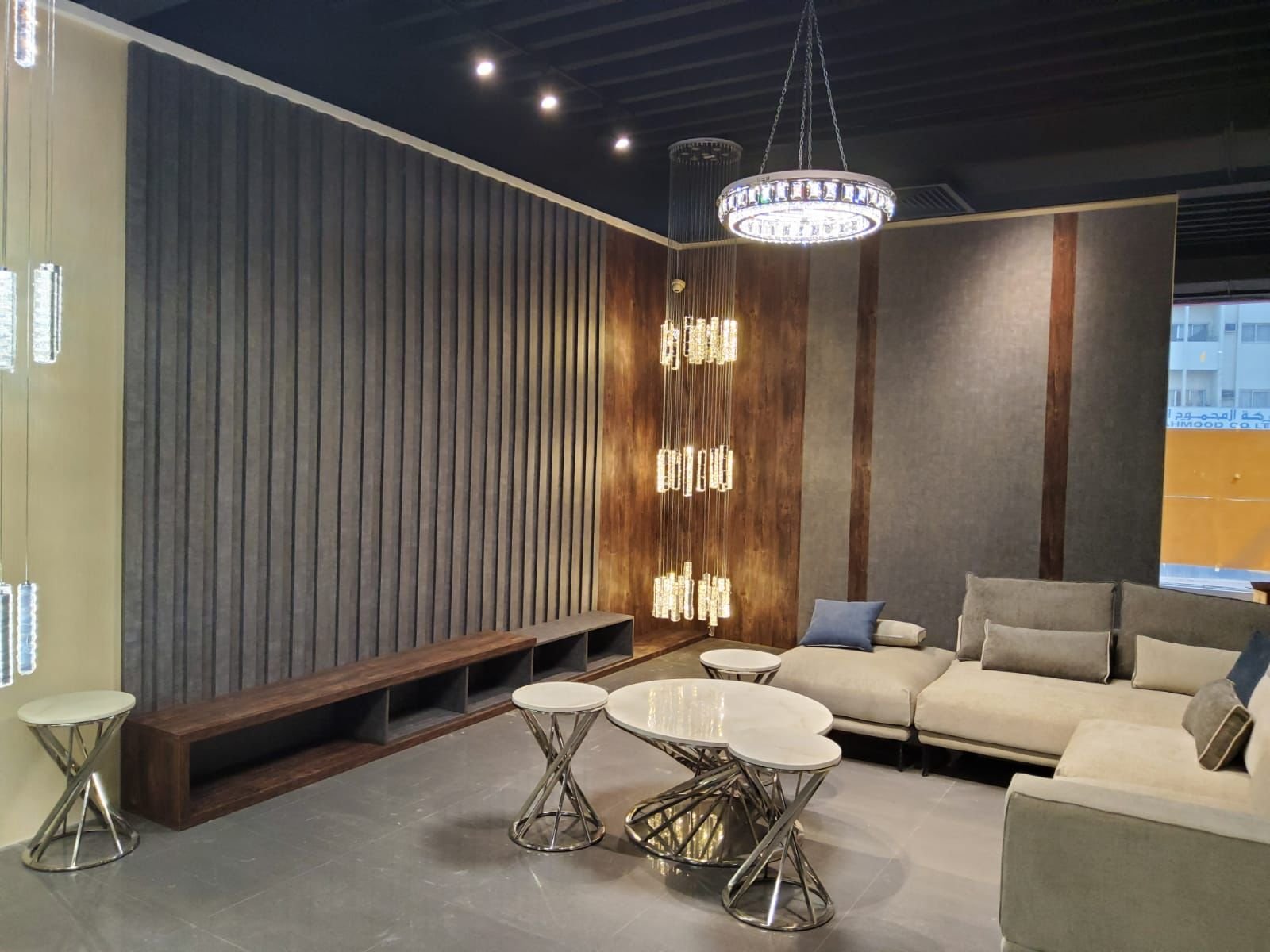 Hospitality & Retail